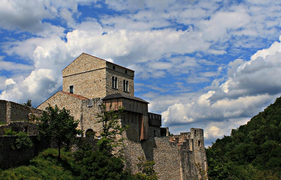 Castello di San Pietro - Rudere, Italy
